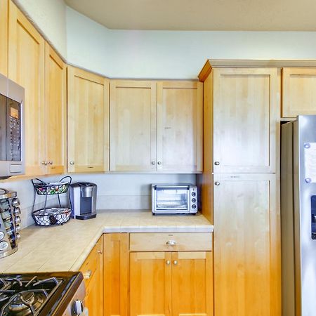 Quiet Waterfront Escape With Hot Tub And Beach Access! Gold Beach Kültér fotó