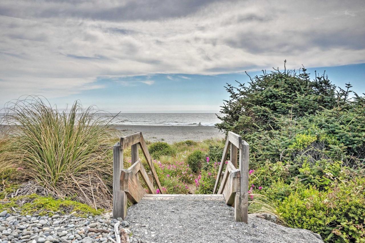 Quiet Waterfront Escape With Hot Tub And Beach Access! Gold Beach Kültér fotó