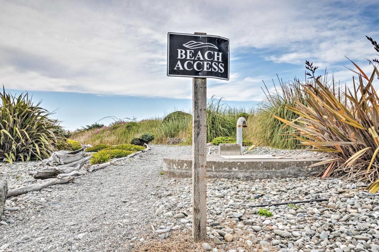 Quiet Waterfront Escape With Hot Tub And Beach Access! Gold Beach Kültér fotó