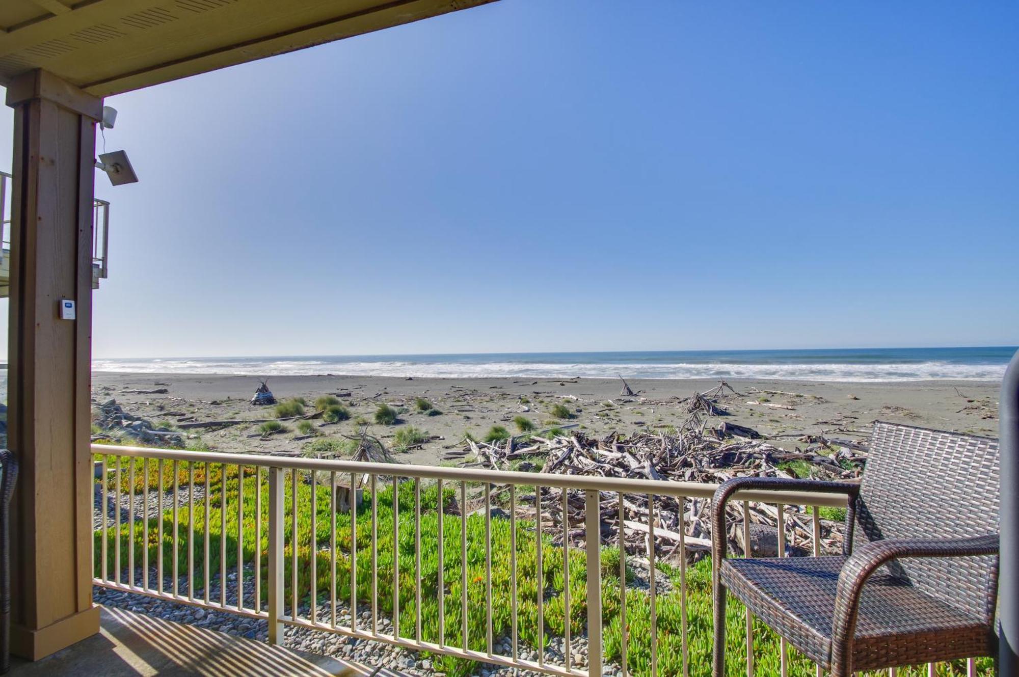 Quiet Waterfront Escape With Hot Tub And Beach Access! Gold Beach Kültér fotó
