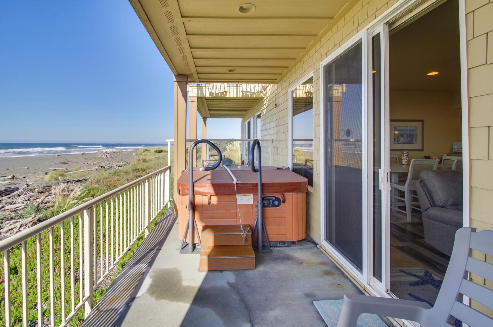 Quiet Waterfront Escape With Hot Tub And Beach Access! Gold Beach Kültér fotó