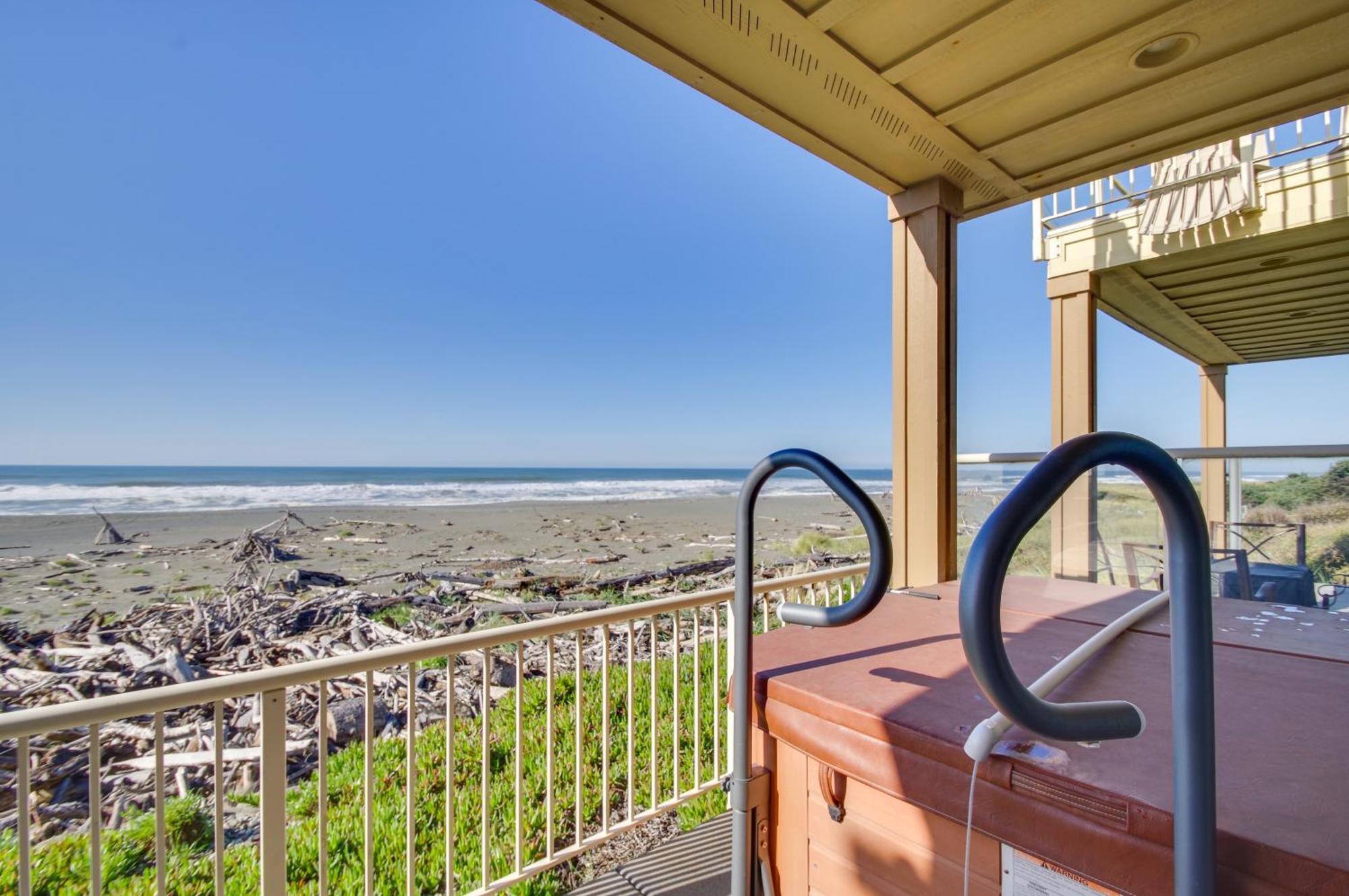 Quiet Waterfront Escape With Hot Tub And Beach Access! Gold Beach Kültér fotó
