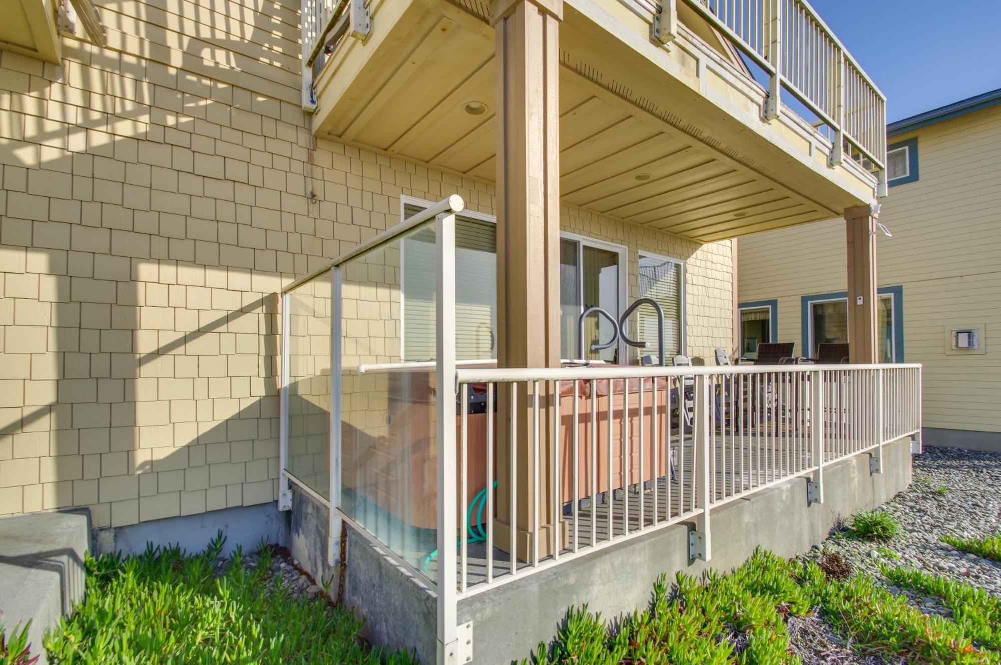 Quiet Waterfront Escape With Hot Tub And Beach Access! Gold Beach Kültér fotó