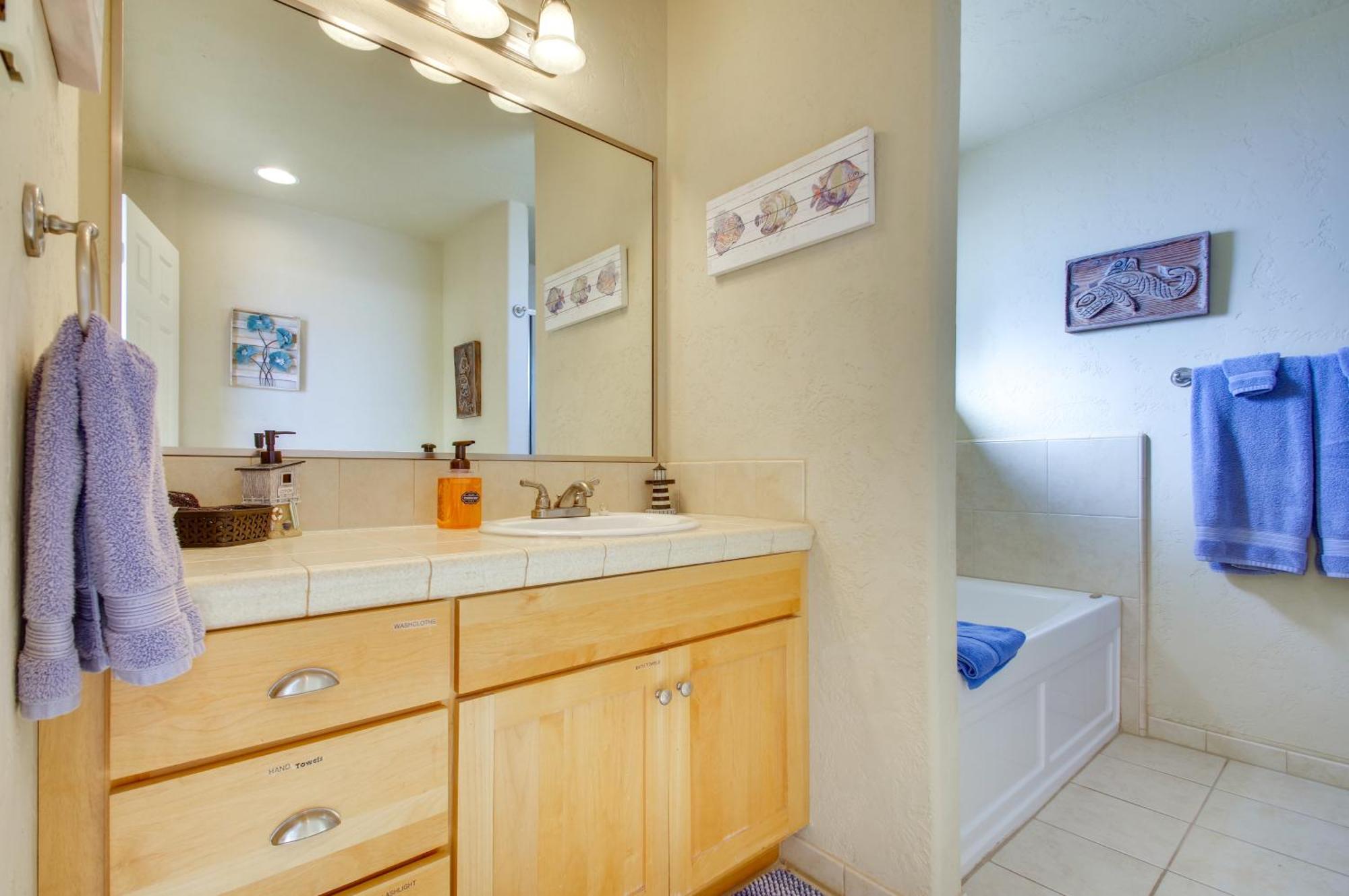 Quiet Waterfront Escape With Hot Tub And Beach Access! Gold Beach Kültér fotó