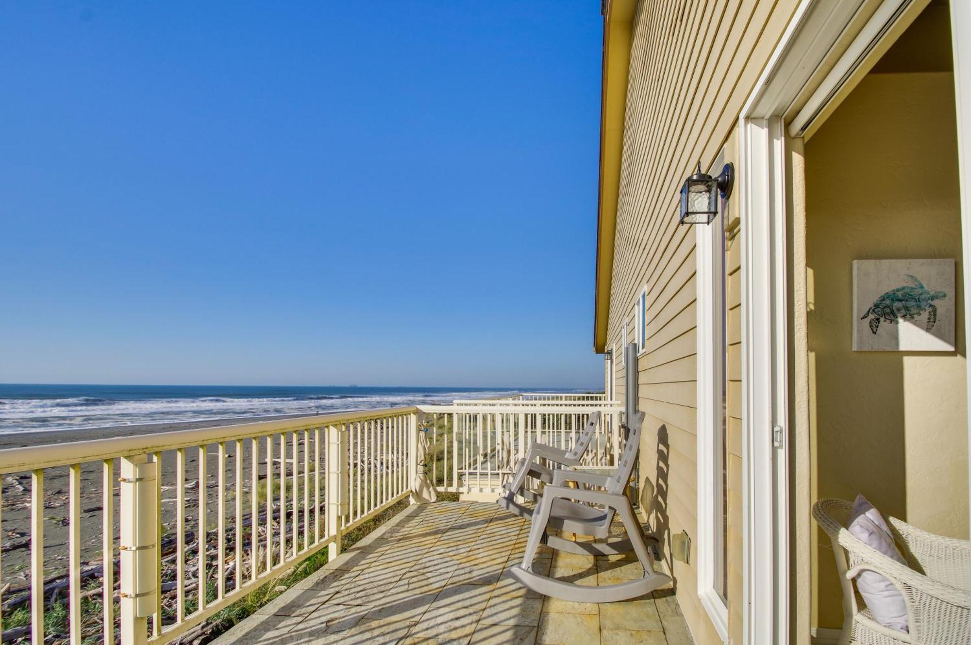 Quiet Waterfront Escape With Hot Tub And Beach Access! Gold Beach Kültér fotó