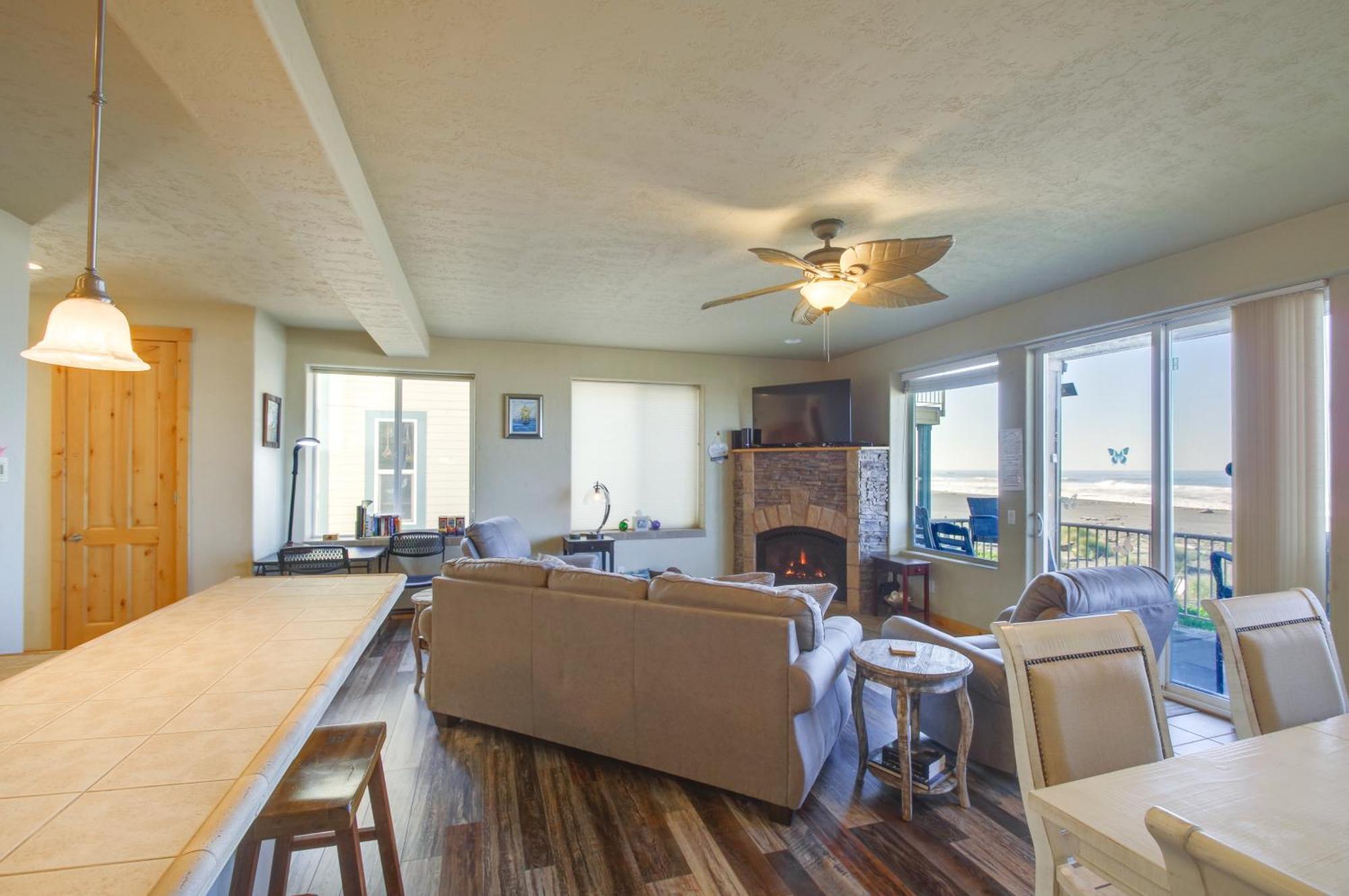 Quiet Waterfront Escape With Hot Tub And Beach Access! Gold Beach Kültér fotó